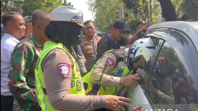 Penemuan Mencurigakan di Cengkareng: Sopir Ditemukan Tewas dalam Mobil dengan Obat-obatan di Dasbor