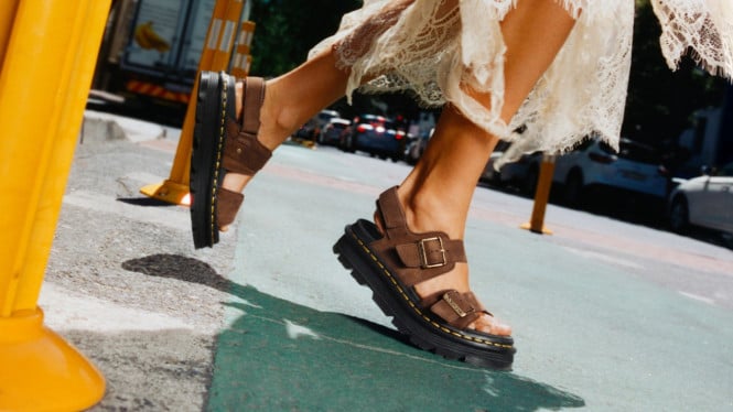 Revolusi Kenyamanan Kaki: Teknologi Hybrid Material Menghadirkan Solusi Sandal Modern untuk Aktivitas Sehari-hari