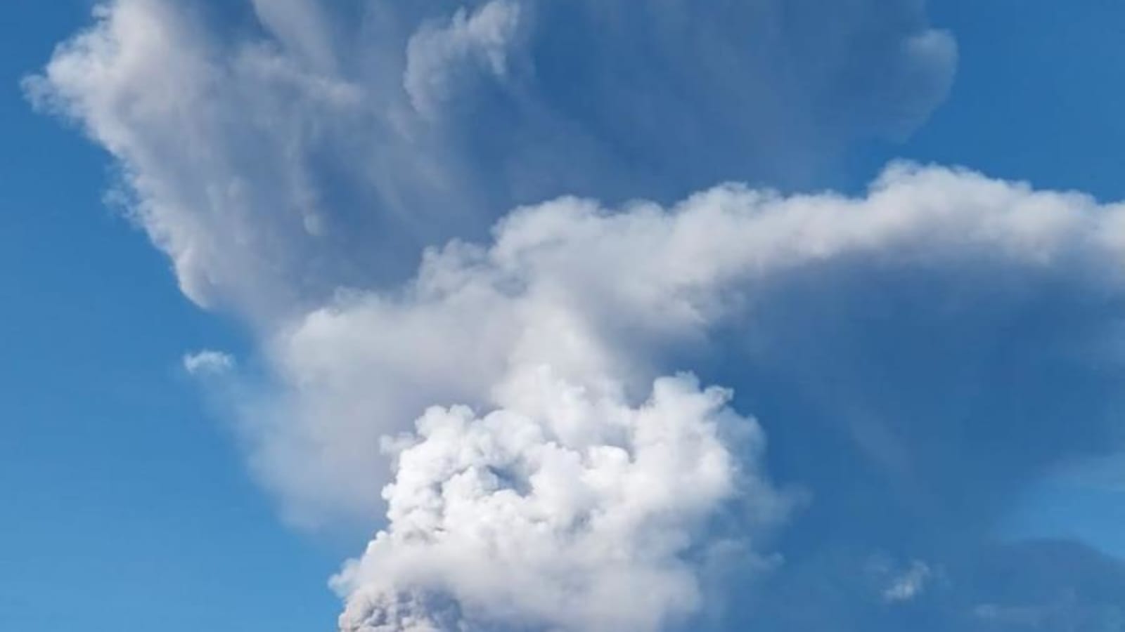 Aktivitas Vulkanik Gunung Dukono Terus Meningkat, Pemandu Lokal Desak Penerapan Larangan Resmi untuk Pendaki