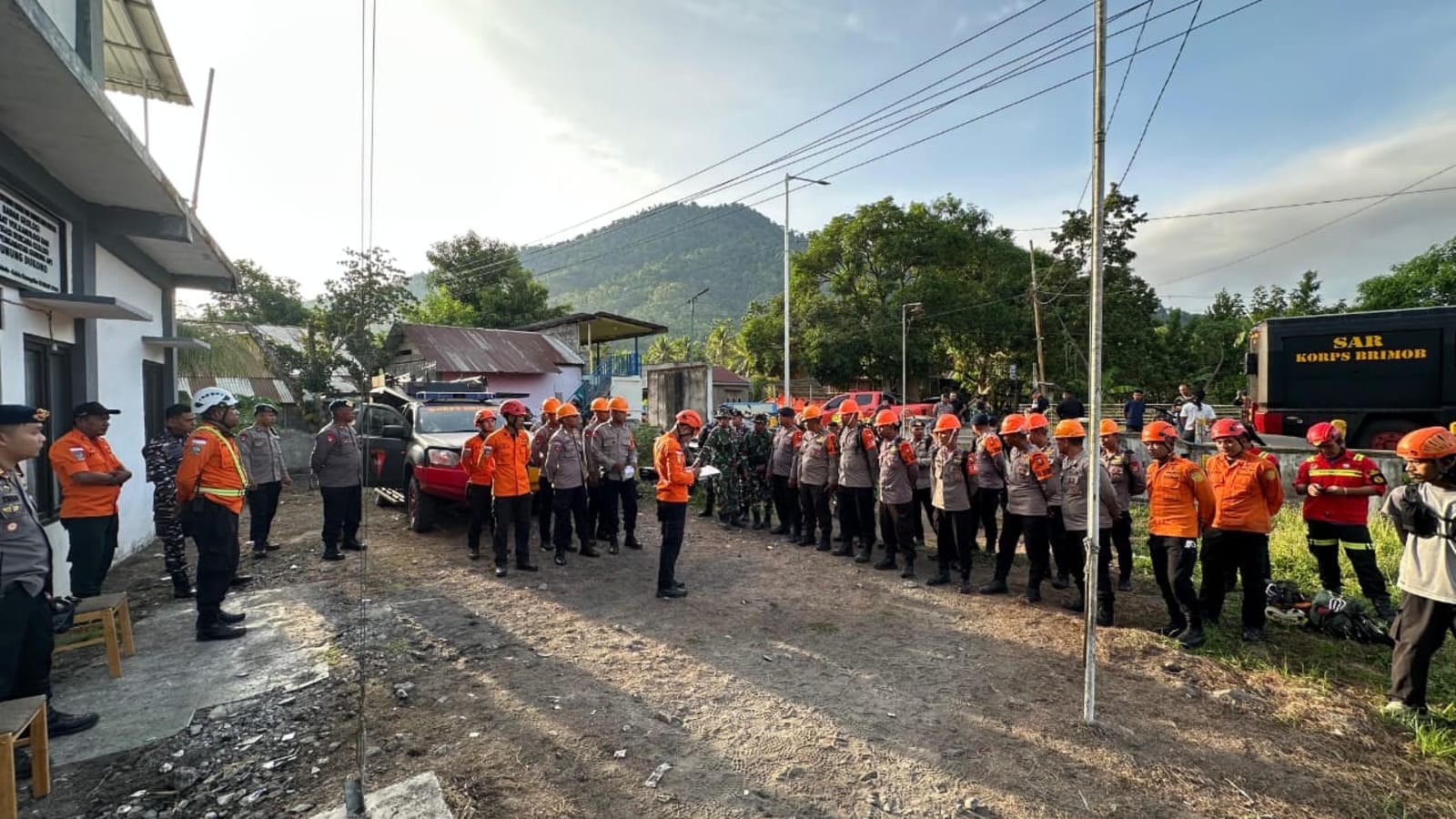 Operasi Penyelamatan Pendaki di Gunung Dukono Memasuki Hari Kedua, Tim Rescue Terus Intensifkan Pencarian