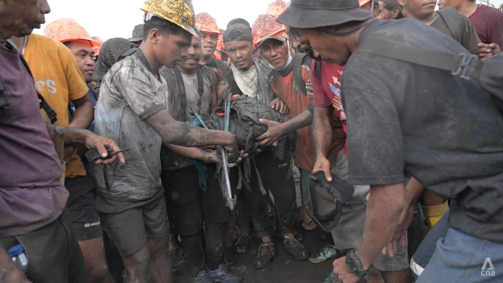 Operasi Penyelamatan Jenazah Pendaki Singapura di Gunung Dukono Berhasil Diselesaikan Setelah Menghadapi Tantangan Ekstrem