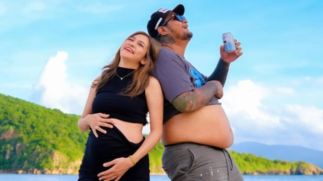 Virgoun dan Lindi Fitriyana Dinanti-nantikan Kelahiran Buah Hati, Keluarga Bersiap Menyambut Sang Bayi