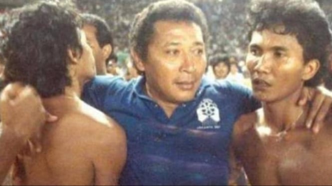 Bertje Matulapelwa: Arsitek Kemenangan Emas SEA Games 1987 yang Mengubah Narasi Sepak Bola Indonesia
