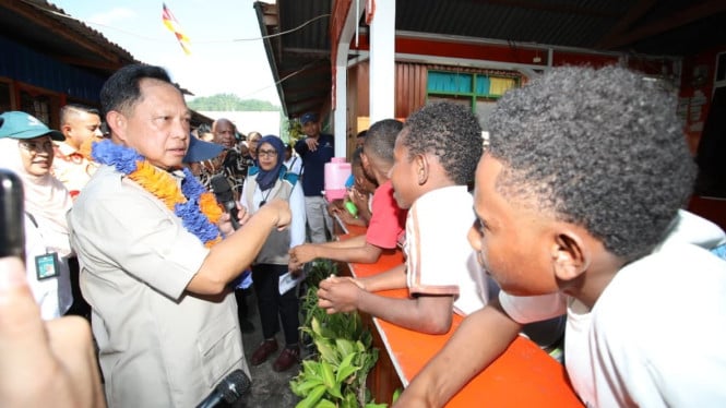 Mendagri Tito Karnavian Tinjau Langsung Kondisi Infrastruktur di Kampung Nelayan Tanjung Ria, Janji Pemerintah Percepat Pembangunan Perumahan Layak Huni