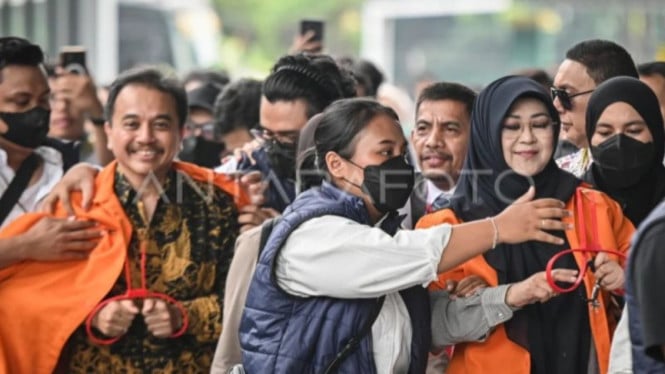 Tumpukan Dokumen Setinggi Satu Meter Menjadi Bukti Monumental dalam Kasus Ijazah Jokowi