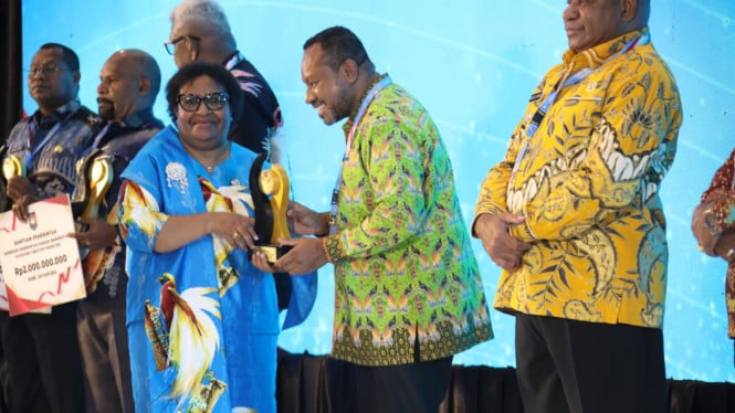 Wamendagri Puji Komitmen Pemda Papua dalam Memperkuat Tata Kelola Pemerintahan yang Berkelanjutan