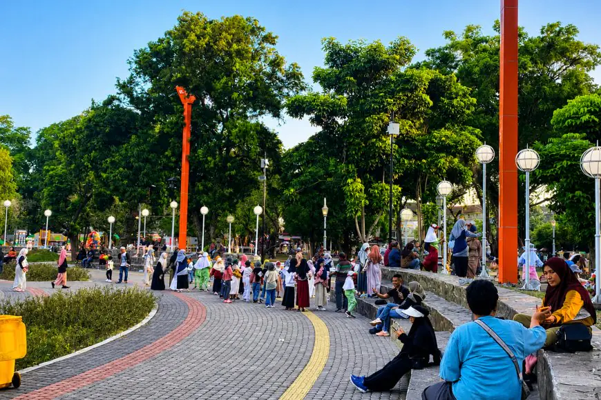 Alun-Alun Malang Pasca-Renovasi: Antusiasme Publik Tinggi, Namun Sejumlah Aspek Masih Memerlukan Perhatian Serius