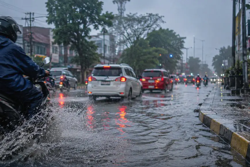 Paradoks Musim Kemarau: Mengapa Hujan Deras Masih Menghampiri Indonesia Padahal Kemarau Telah Tiba?