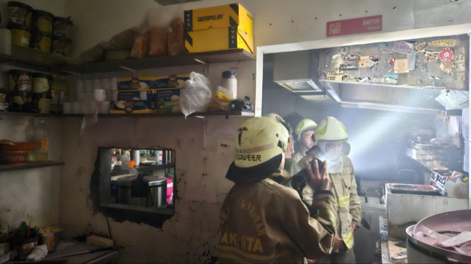 Gedung Usaha Milik Gofar Hilman Terbakar di Jakarta Selatan, Petugas Damkar Langsung Sigap