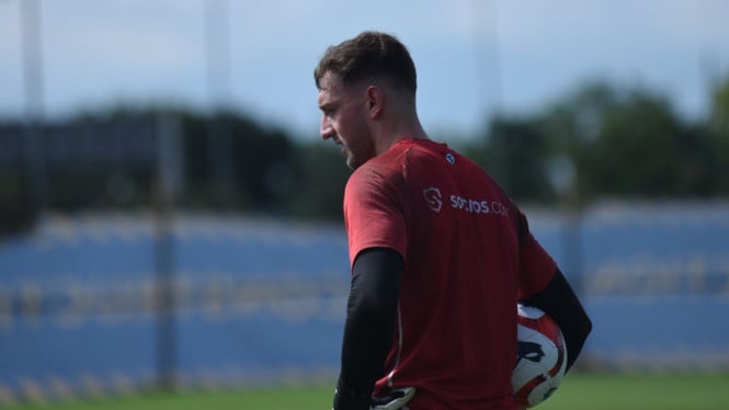 Persib Bandung Resmi Lepas Kiper Adam Przybek, Lanjutkan Restrukturisasi Jelang Musim Kompetisi Baru