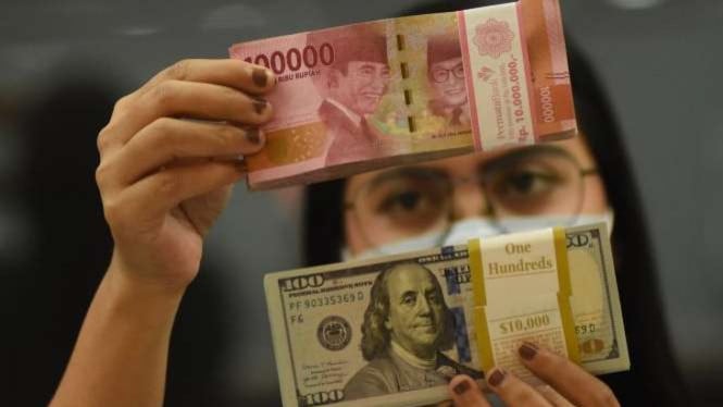 Nilai Tukar Rupiah Terus Merosot Melampaui Rp 17.900, Stimulus Pemerintah Diragukan Mampu Menahan Depresiasi