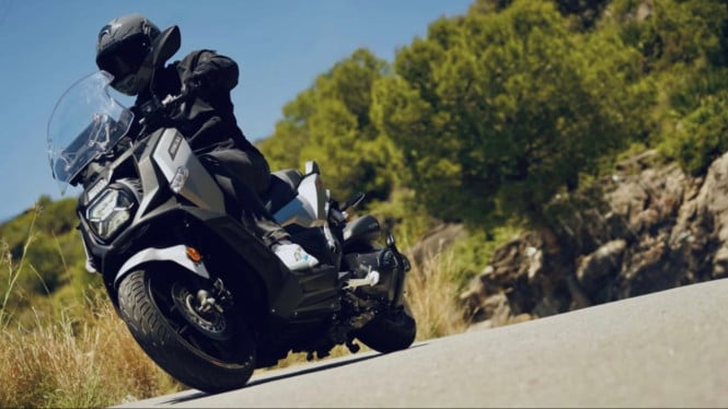 Rieju X-Over 357 Hadir Menggebrak Pasar Skutik Adventure, Honda X-ADV Mulai Punya Pesaing Serius