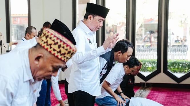 Presiden Jokowi Tiba di Lampung, Mulai Kunjungan Intensif dengan Melaksanakan Ibadah Salat Jumat