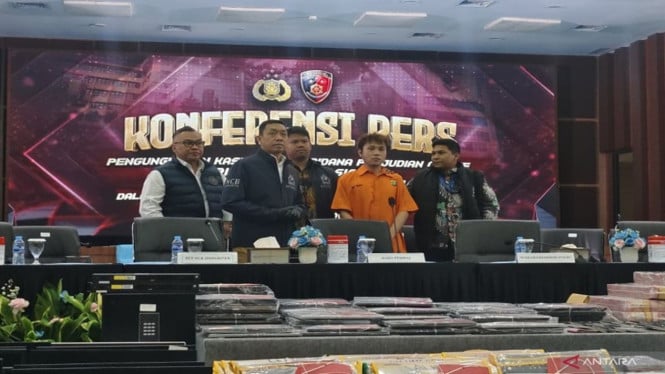 Dalang Sindikat Penipuan Digital Internasional Asal Beijing Akhirnya Tergiring ke Sel Tahanan Bandara Soekarno-Hatta
