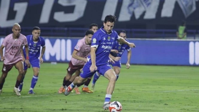 Persib Bandung Putuskan Lepas Empat Pemain Asing, Strategi Penghematan Anggaran atau Komitmen Pembinaan Talenta Lokal?