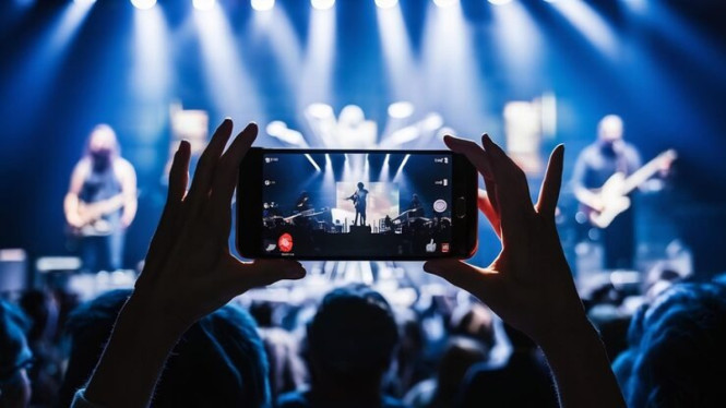 Revolusi Dokumentasi Konser: Hasilkan Video Profesional dengan Smartphone Seharga Dua Juta Rupiah