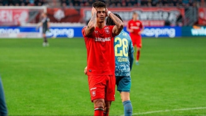 Mees Hilgers Hadapi Ancaman Sanksi Berat FC Twente Akibat Absen Tanpa Izin dari Klub