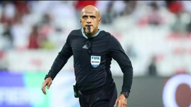 Dari Kontroversi Lapangan Hijau ke Panggilan Kemanusiaan: Wasit Ahmed Al-Kaf Dedikasikan Diri untuk Anak Yatim