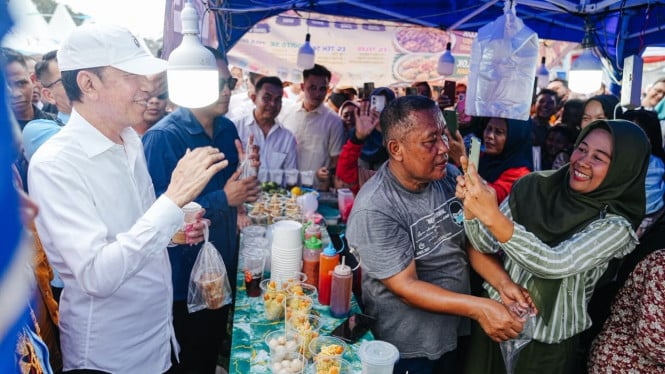Presiden Jokowi Mendengarkan Keluhan Infrastruktur Jalan dari Pengusaha UMKM di Lampung Tengah