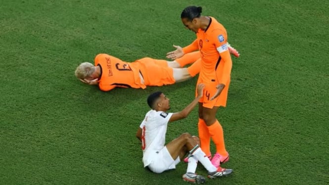 Strategi Defensif Koeman Dianggap Gagal Lawan Maroko, Pelatih Belanda Tolak Pertanggungjawaban