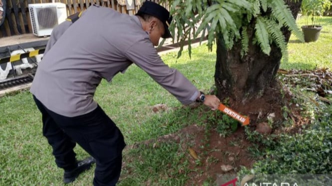 Penemuan Benda Mencurigakan di TMII: Polisi Amankan Diduga Mortir di Anjungan Sumbar