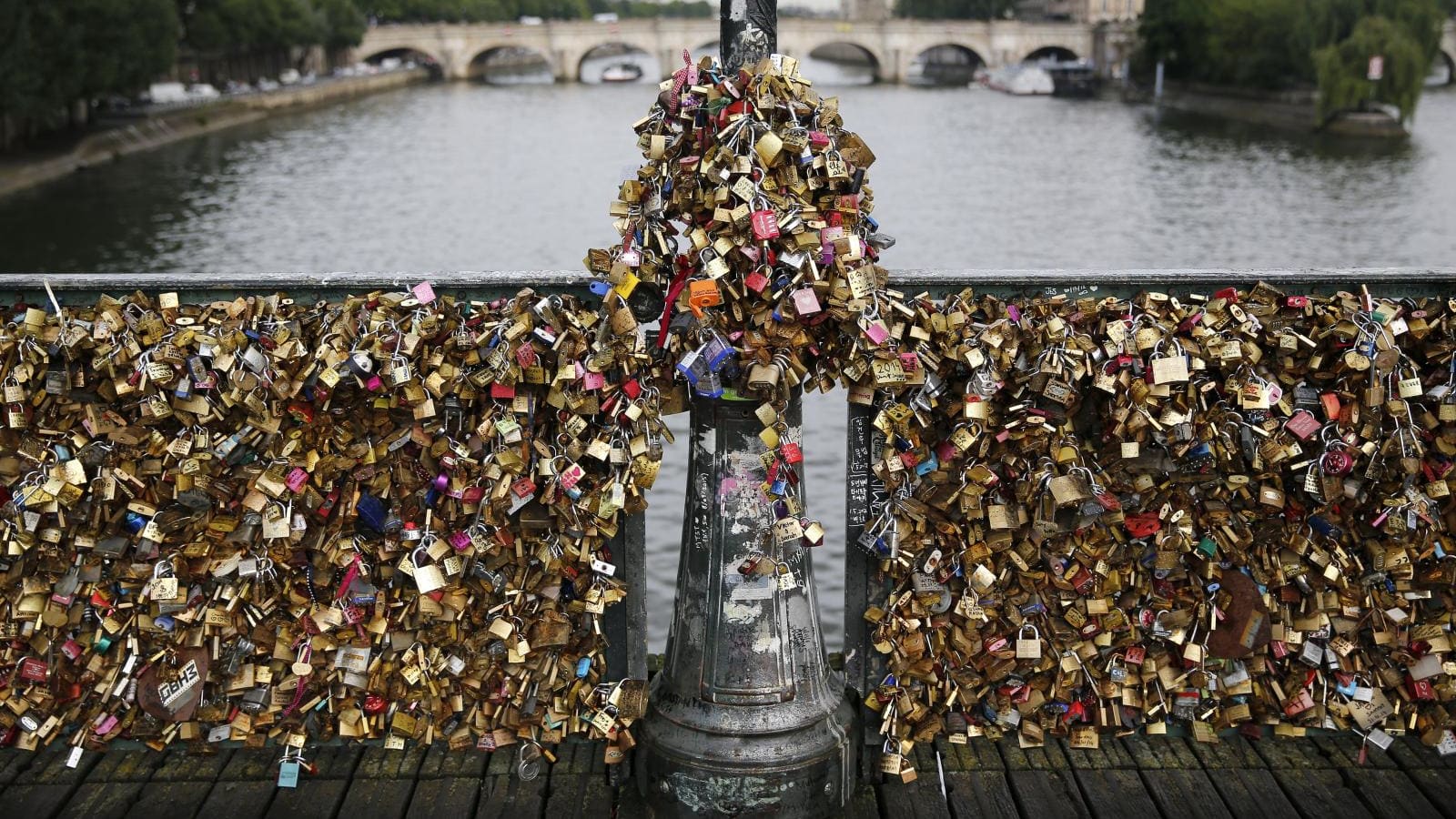 Gubernur Pramono Anung Wujudkan Landmark Romantis di Jakarta, Jembatan Gembok Cinta Segera Dibangun