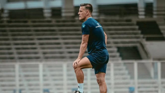 Peluang Emas Timnas Indonesia: Bek Berbakat Asal Jawa dari Feyenoord Diincar Pelatih Nasional
