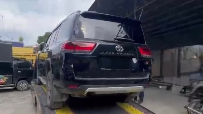 KPK Amankan Toyota Land Cruiser Mewah Milik Bupati Kuansing dalam Operasi Penangkapan Korupsi Jabatan