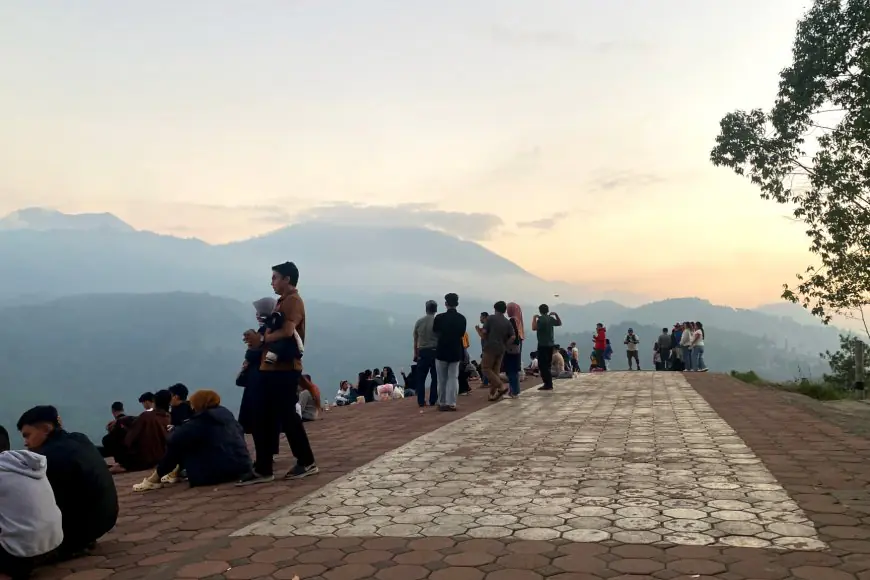 Pesona Paralayang Batu Terus Memikat Pengunjung, Destinasi Wisata Andalannya Tetap Ramai Meski Hari Kerja