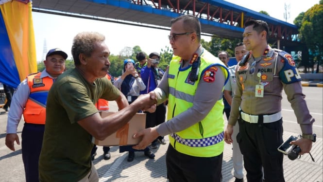 Korlantas Polri Perkuat Edukasi Pengemudi Truk dan Pengusaha Transportasi tentang Regulasi Kendaraan Bermuatan Berlebih
