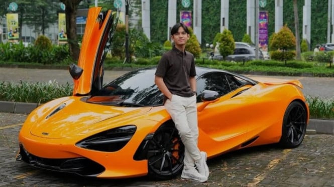 Youtuber Gaming Andra ST Selamat dari Kecelakaan Mobil Mewah, Mobil Terbelah Dua di Jalan Raya