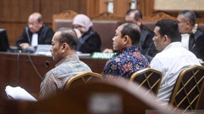 Majelis Hakim Jatuhkan Vonis Penjara kepada Tiga Tersangka Kasus Korupsi Suap di Lingkungan Bea Cukai