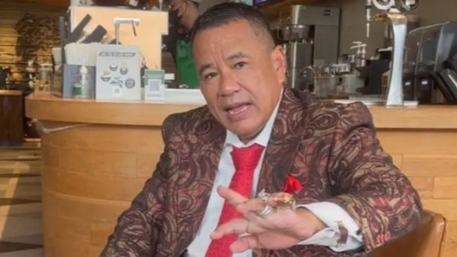 Hotman Paris Hadiri Kunjungan ke RSHS Bandung, Serahkan Dana Donasi untuk Korban