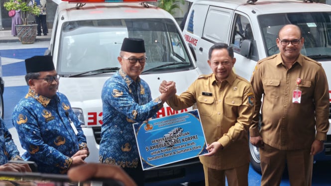 Satuan Tugas PRR Distribusikan Lima Unit Ambulans Dari Korpri Untuk Korban Bencana Sumatera