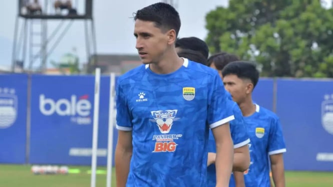 Adaptasi Berat Luka Menalo di Persib: Winger Bosnia Hadapi Tantangan Cuaca dan Intensitas Latihan