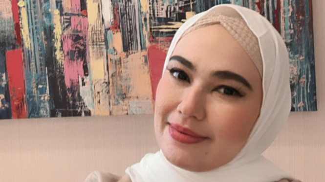 Dari Layar Kaca ke Jalan Spiritual: Cathrine Wilson Temukan Makna Hidup Melalui Pendekatan Diri kepada Tuhan
