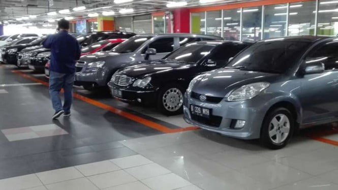 Pasar Otomotif Indonesia Berguncang: Mobil Bekas Premium Banjiri Pasaran, VinFast Luncurkan Inovasi Motor Listrik, dan Geely EX2 Warna Pink Raih Perhatian Publik