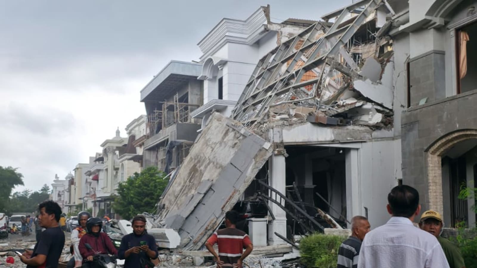 Tragedi Ledakan Gas di Kompleks Perumahan Medan, Seorang Istri Meninggal dan Enam Rumah Hancur