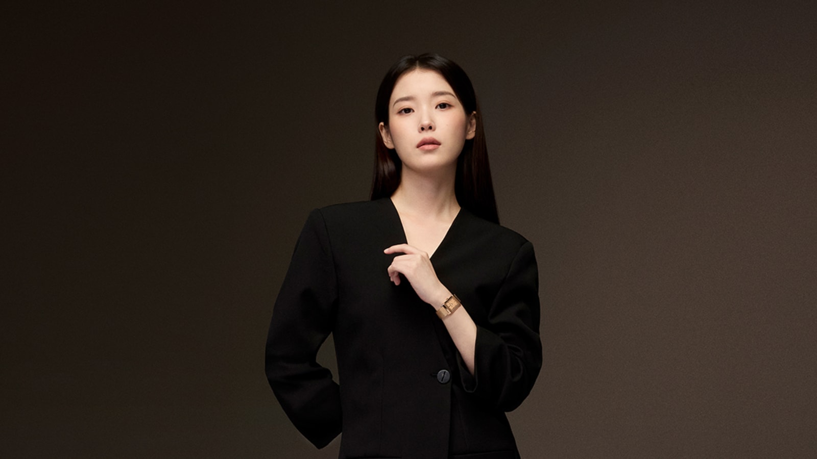 Kondisi Kesehatan Memaksa IU Menunda Jadwal Konser dan Peluncuran Album, Gangguan Telinga Semakin Parah