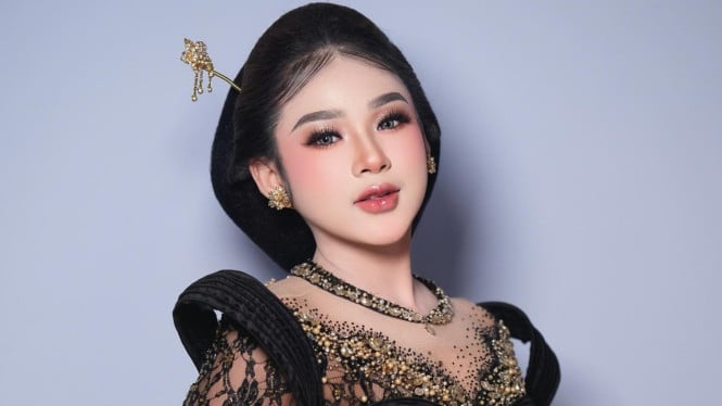 Prestasi Gemilang Niken Salindry: Dari Bangku SMA Meraih Tarif Manggung Ratusan Juta Rupiah