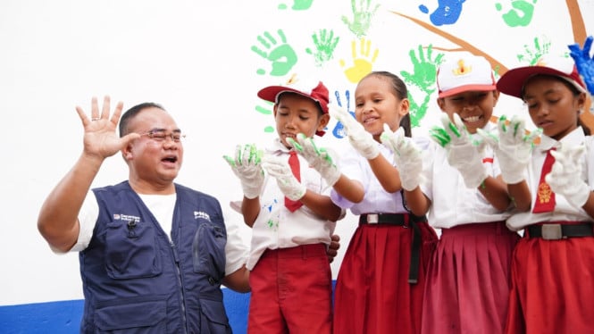 Dari Sawah ke Bangku Sekolah: Kisah Perjuangan Keluarga Nasabah PNM Mekaar dalam Meraih Masa Depan