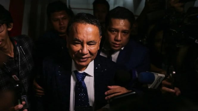 Perpisahan Strategis: Hotman Paris Lepas Tanggung Jawab Hukum Febrie Adriansyah, Siapakah Pengganti?
