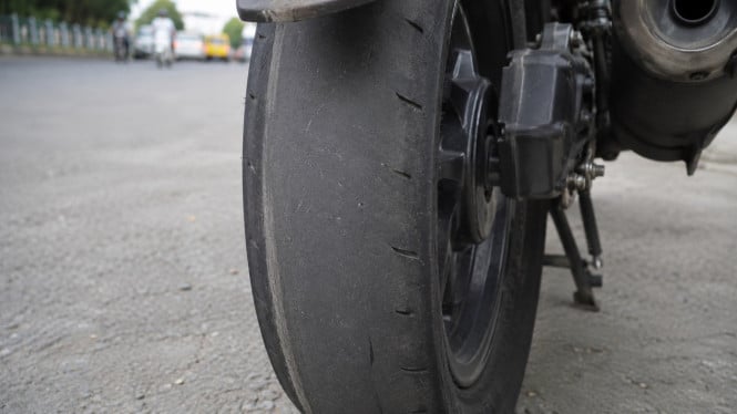 Regulasi Ban Motor Gundul: Antara Ancaman Denda dan Kesadaran Keselamatan Berkendara