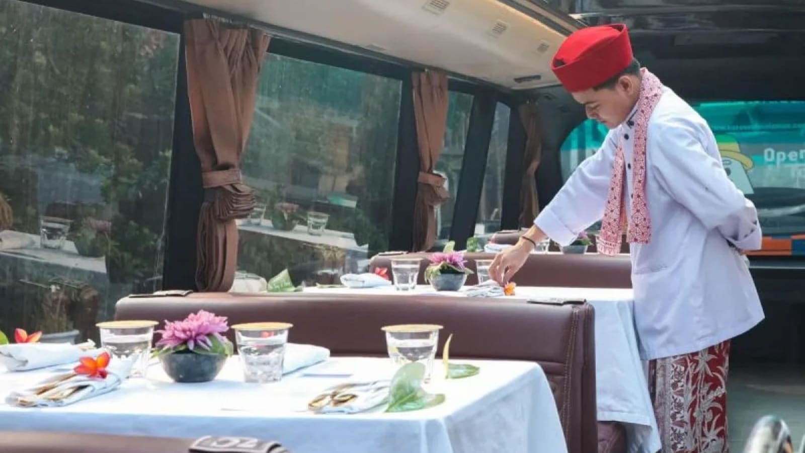 Jakarta Hadirkan Inovasi Transportasi Kuliner: Bus Terbuka Pertama untuk Pengalaman Bersantap Premium Keliling Ibu Kota