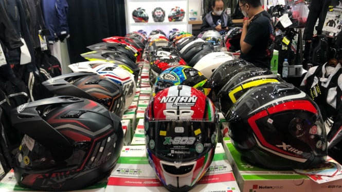 Teknik Sederhana Penentuan Ukuran Helm Motor: Solusi Praktis dengan Metode Dua Jari untuk Keselamatan Maksimal
