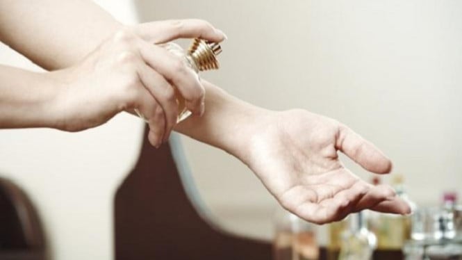 Lebih dari Sekadar Wangi: Bagaimana Psikologi Konsumen Mempengaruhi Pilihan Parfum Anda