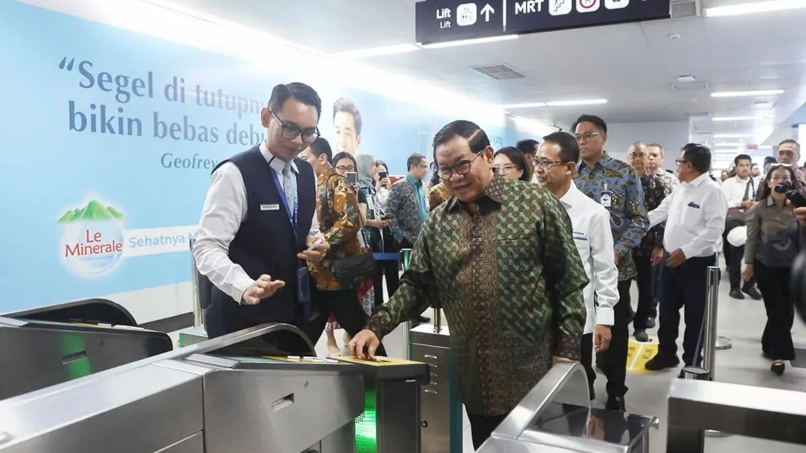 Revolusi Pembayaran Transportasi: MRT Jakarta Resmi Terima Transaksi Kartu Kredit Contactless