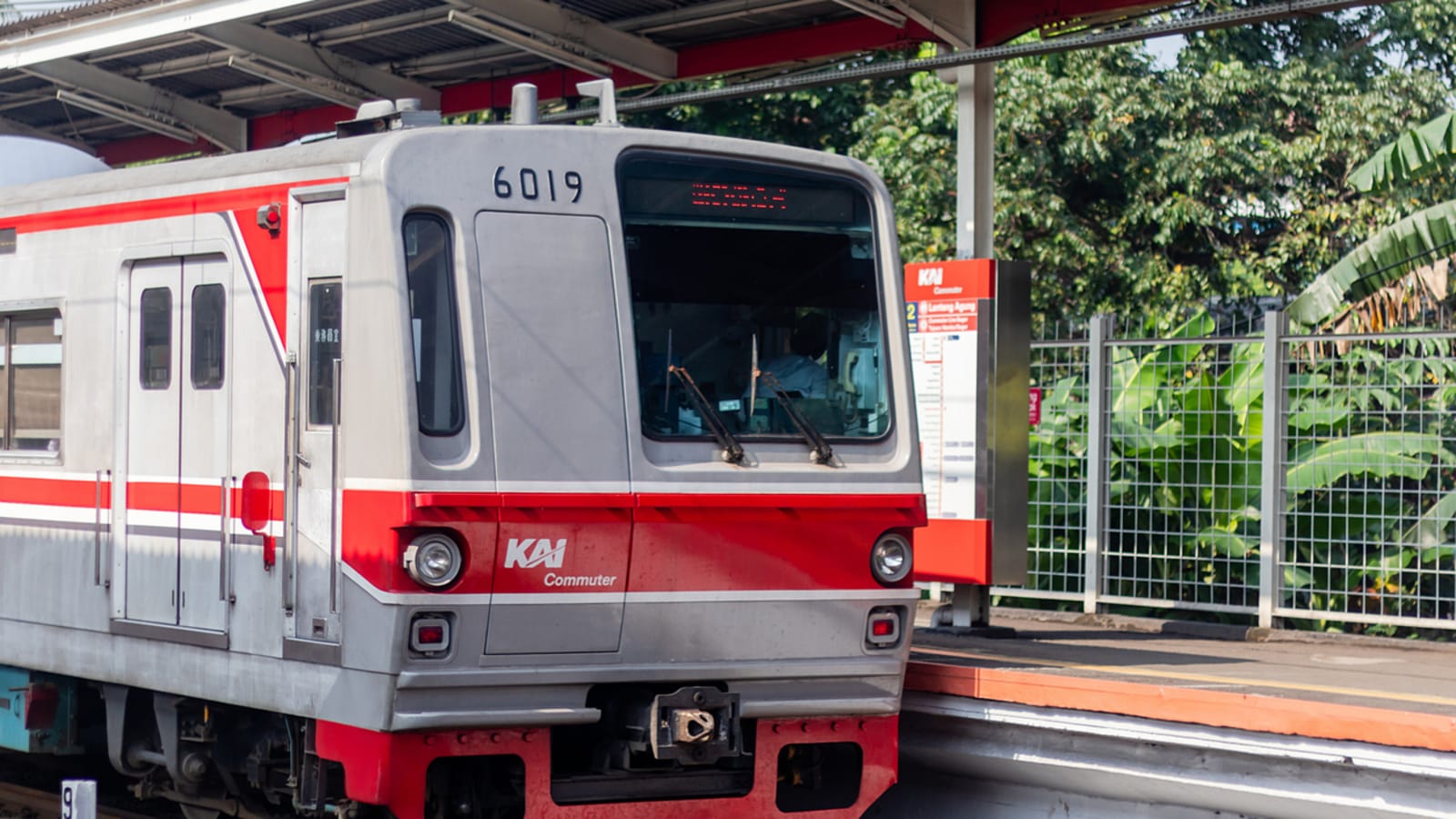 Kemenhub Raih Dukungan Pendanaan Inggris untuk Pembangunan KRL Regional Surabaya