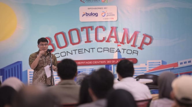 Literasi Digital Menjadi Fondasi Utama Kreator Konten di Era Informasi Massa