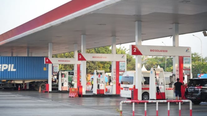 Bensin Merangkak Turun di Pompa Bahan Bakar Nasional, Pertamina Pimpin Penurunan Harga